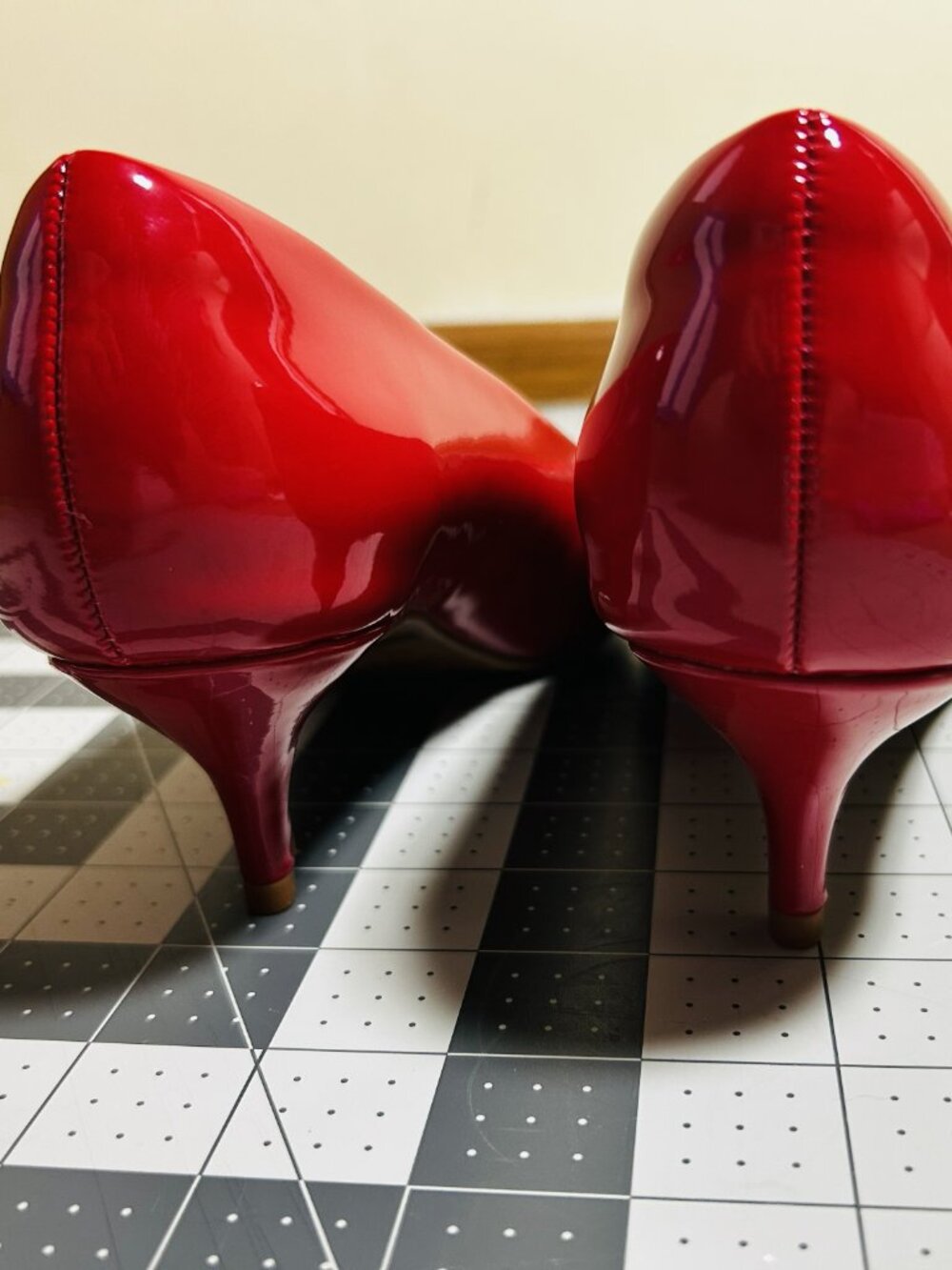 DREAM PAIRS Moda Red Patent Pointed Toe Kitten Heel Pumps Size 8 - Picture 5 of 6